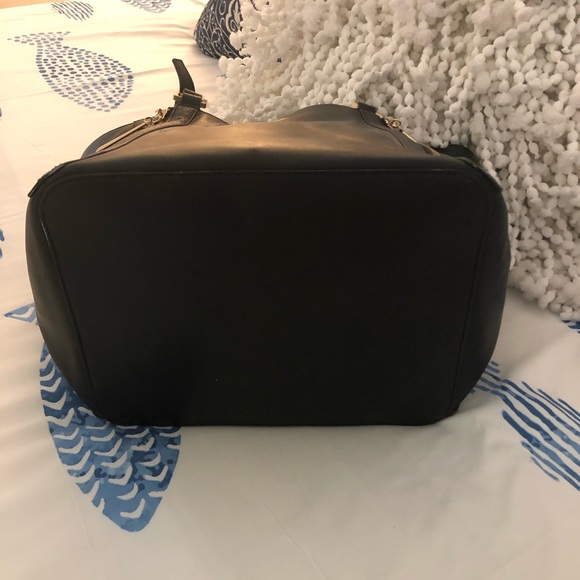 Pour la Victoire black leather bag with gold detail - Picture 4 of 8